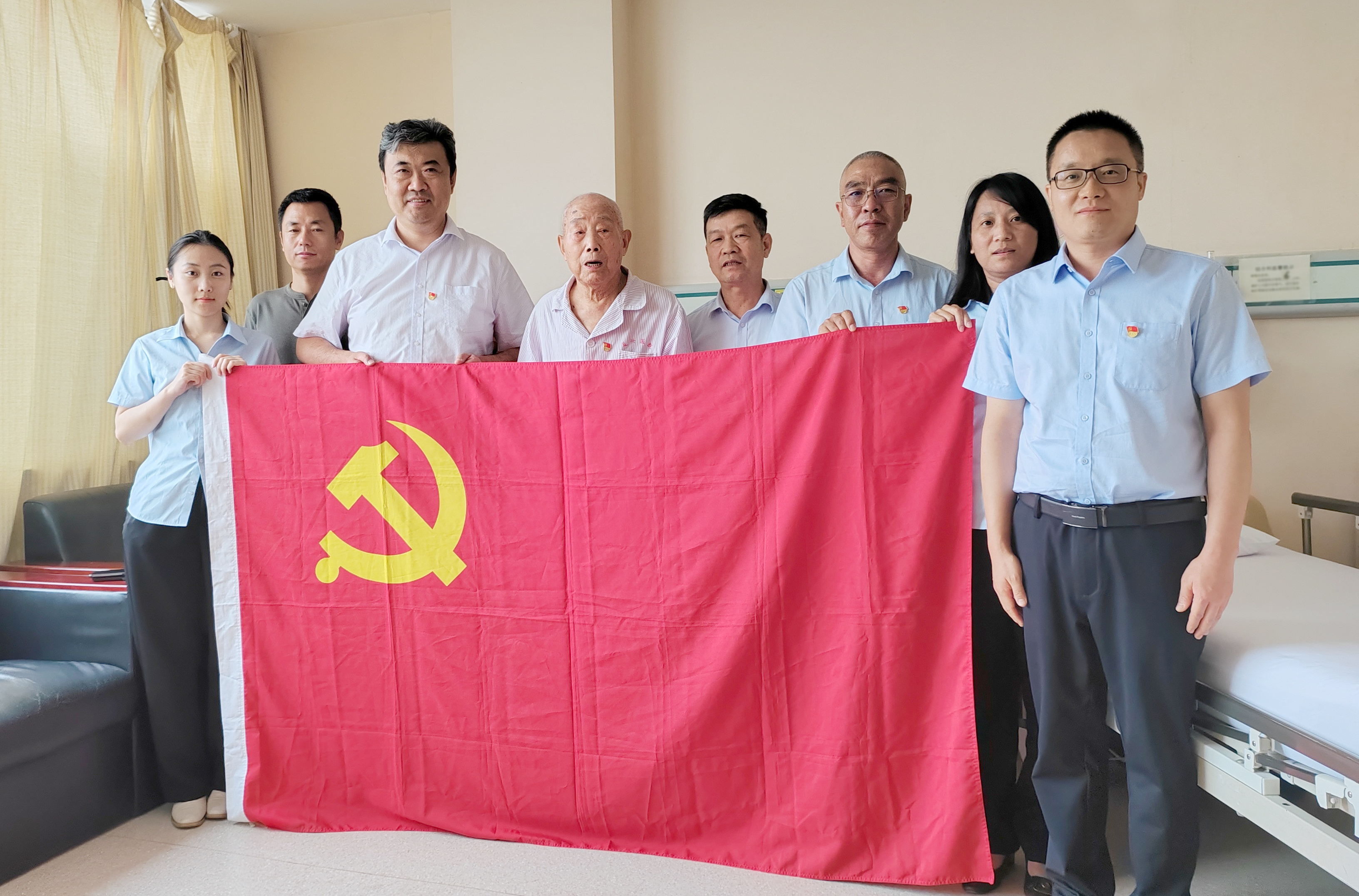 金屬公司黨總支開展“八一” 慰問活動——講烽火故事傳薪火、聽行走黨課潤初心